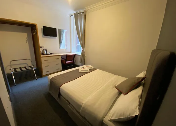 Alumhurst Hotel